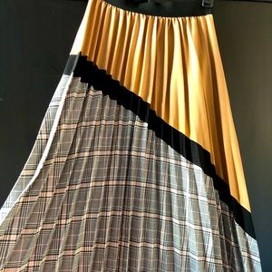 Electric pleated skirt
